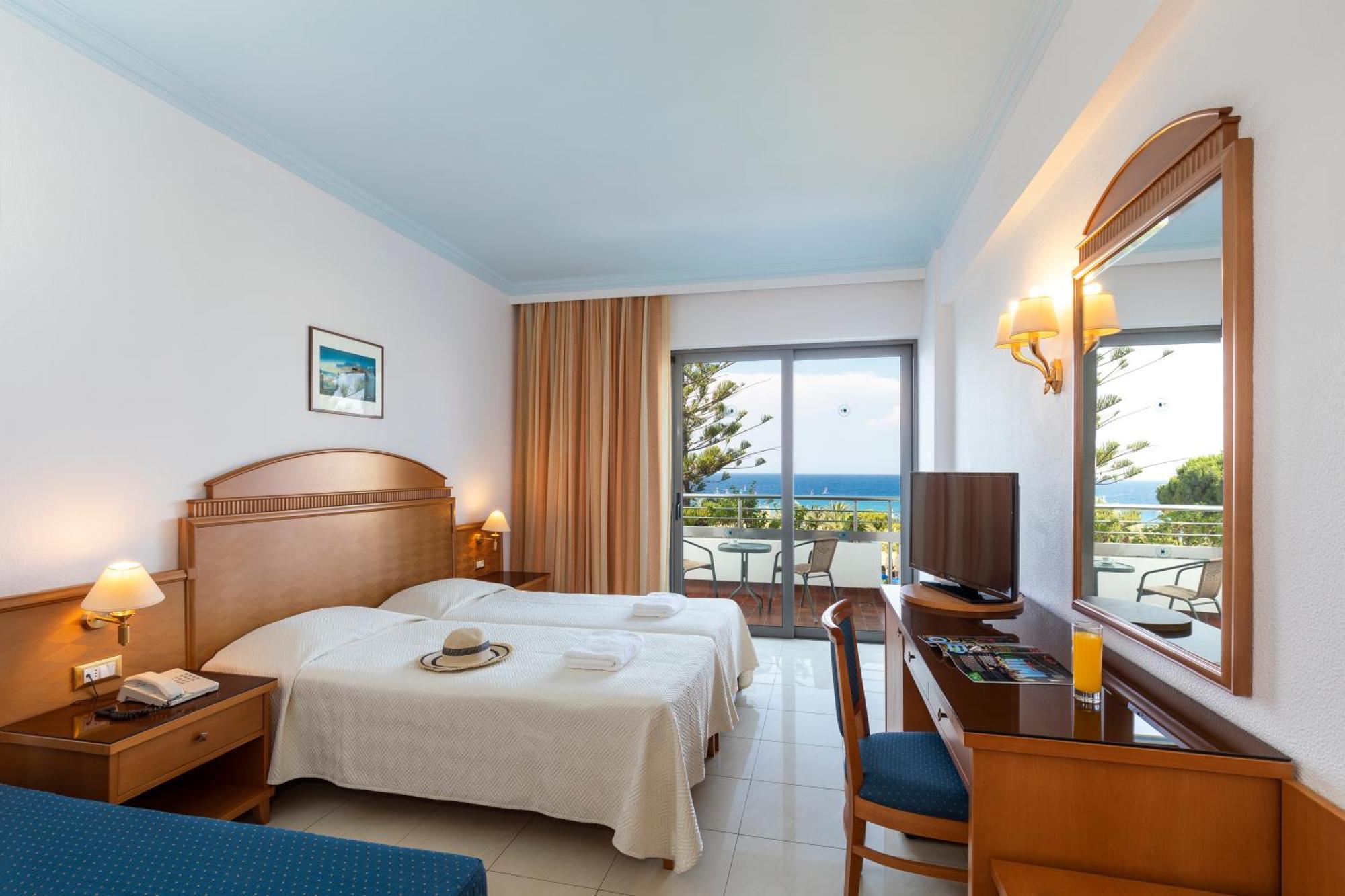 Blue Horizon Hotel เอียลิซอส ภายนอก รูปภาพ