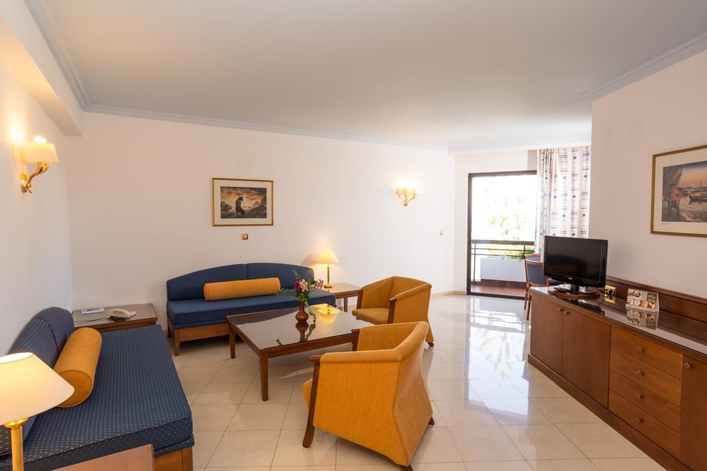 Blue Horizon Hotel เอียลิซอส ภายนอก รูปภาพ